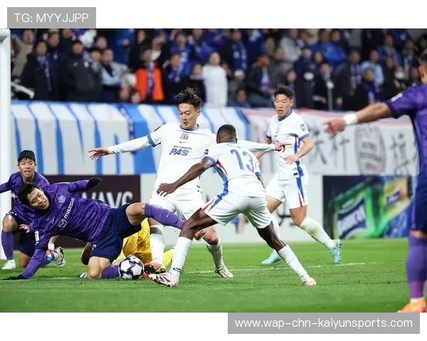 冠军球队主帅续约谈判进展顺利,双方达成初步共识,冠军球队解散 冠军球队主帅续约谈判进展顺利,双方达成初步共识,冠军球队解散