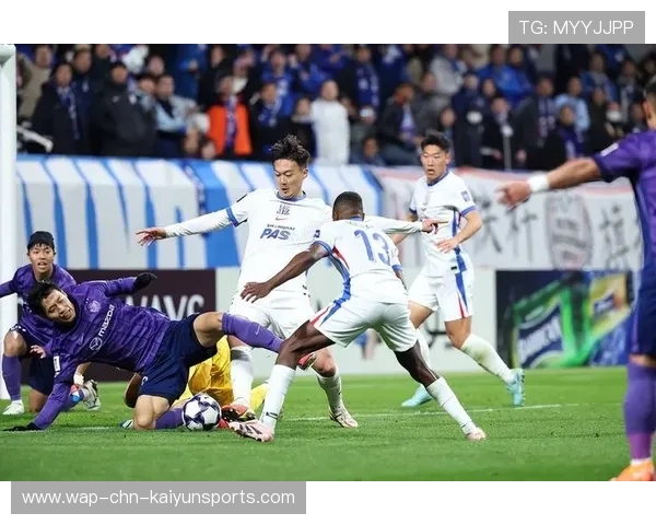 冠军球队主帅续约谈判进展顺利，双方达成初步共识，冠军球队解散